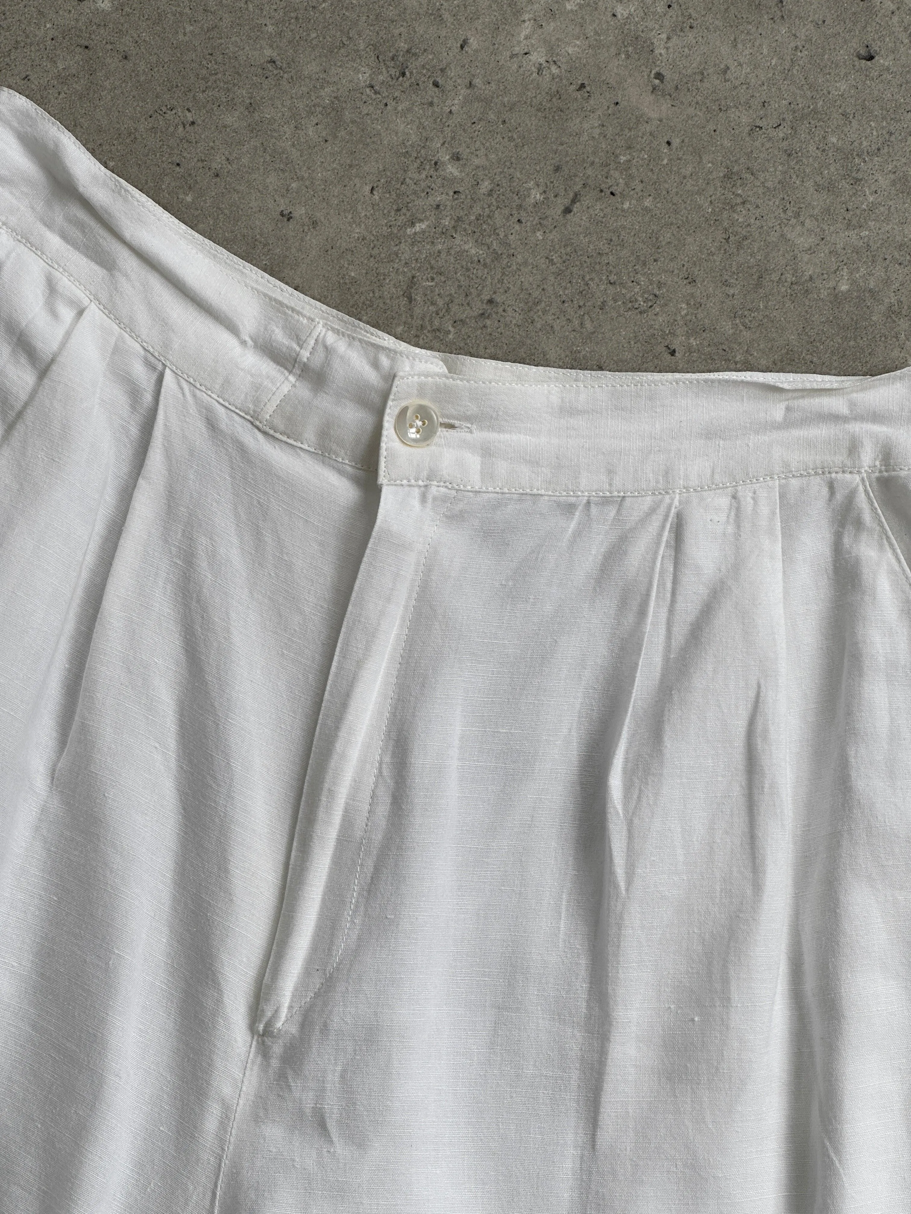 Vintage Linen Pleated High Waisted Bermuda Shorts - W25