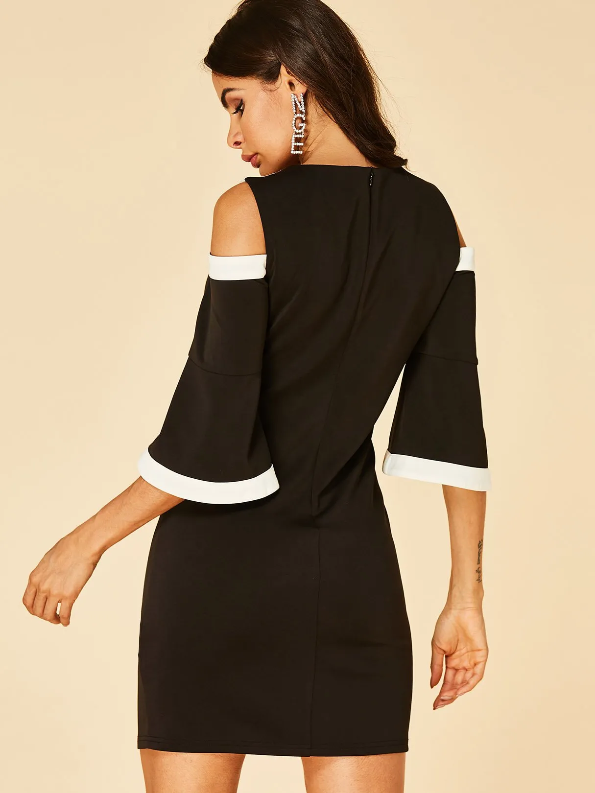 Wholesale Black Cold Shoulder Half Sleeve Plain Sexy Dress